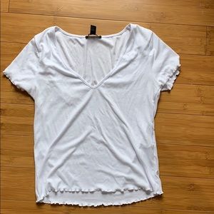 Forever 21 Lettuce Edged White V Neck size L